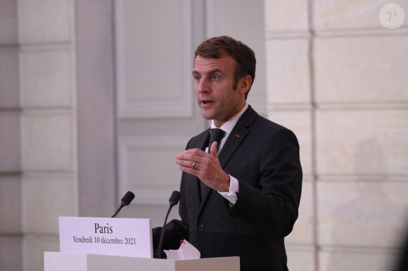 Le président de la République française, Emmanuel Macron et le nouveau Chancelier de la République fédérale d'Allemagne lors d'une conférence de presse au palais de l'Elysée à Paris, France, le 10 décembre 2021.
