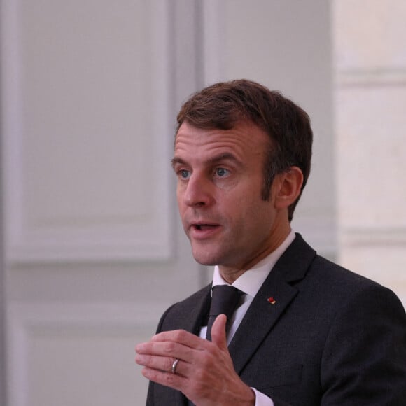 Le président de la République française, Emmanuel Macron et le nouveau Chancelier de la République fédérale d'Allemagne lors d'une conférence de presse au palais de l'Elysée à Paris, France, le 10 décembre 2021.