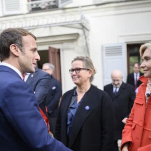 Le président de la République française Emmanuel Macron et Valérie Pécresse, présidente de la région Île-de-France et candidate à l'investiture des Républicains pour la présidentielle lors de la visite de la Maison Zola et l'inauguration du musée Dreyfus à Medan