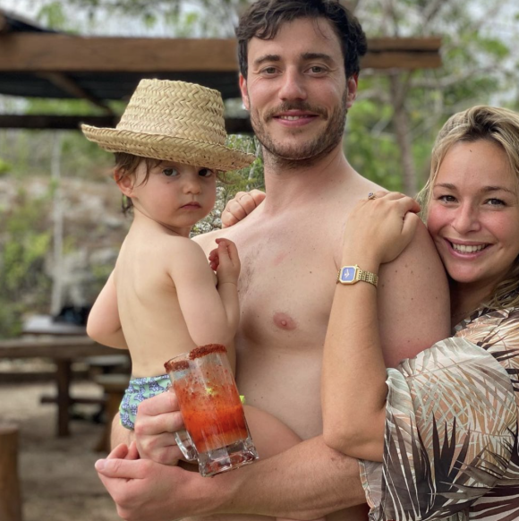 Cindy Poumeyrol (Koh-Lanta) en vacances au Mexique avec son mari Thomas et leur fille Alba.