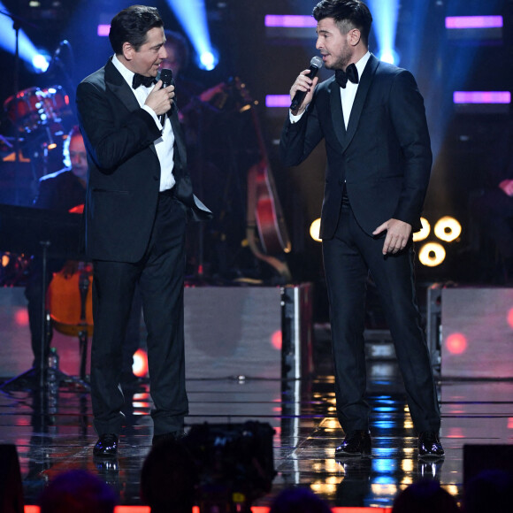 Exclusif - Laurent Gerra et Vincent Niclo - Enregistrement de l'émission "Un soir à Monaco avec Laurent Gerra" sur la scène de la salle des Etoiles du Monte-Carlo Sporting à Monaco, diffusée le 18 décembre 2021 à 21h05. © Bruno Bebert / Bestimage