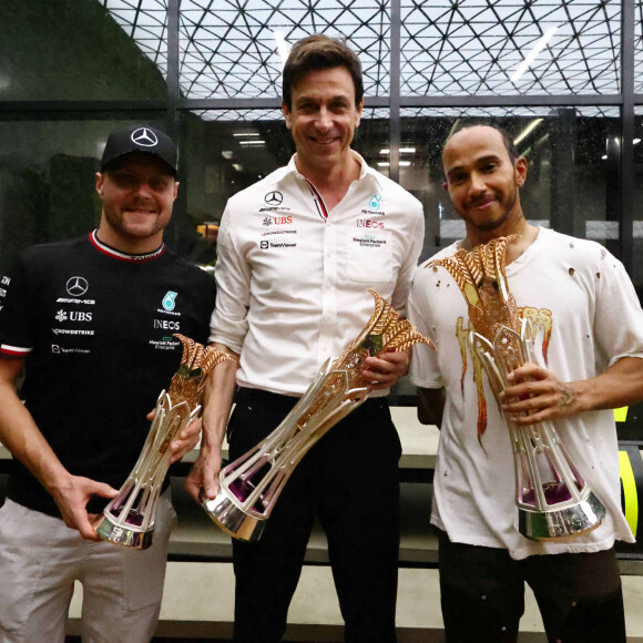 Valtteri Bottas, Toto Wolff et Lewis Hamilton - Grand prix de F1 d'Arabie Saoudite le 5 décembre 2021 à Djeddah © Motorsport Images / Panoramic / Bestimage