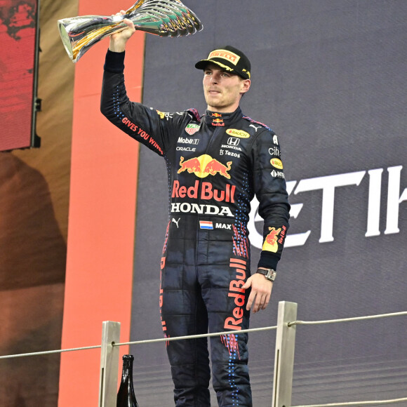 Lewis Hamilton (gbr) et Max Verstappen (ned) lors du Grand Prix de Formule 1 d'Abu Dhabi sur le circuit Yas Marina sur l'île de Yas, à Abu Dhabi, Emirats Arabes Ubnis, le 12 décembre 2021. © DPPI/Panoramic/Bestimage