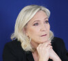 Marine Le Pen, candidate aux élections présidentielles pour le Rassemblement national, présente son programme pour l'Outre-Mer au siège du parti à Paris, le 14 décembre 2021.