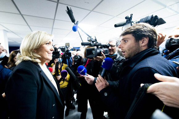 Marine Le Pen inaugure son nouveau siège pour la campagne des élections présidentielles 2022 à Paris le 15 novembre 2021