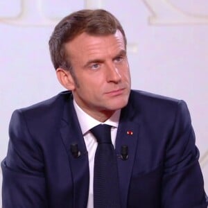 Intervention télévisée d'Emmanuel Macron diffusée sur TF1 et LCI le 15 décembre 2021