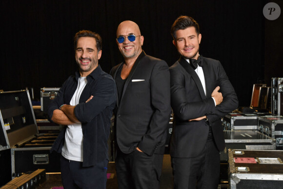 Exclusif - Florent Peyre, Pascal Obispo, Vincent Niclo - Backstage - Enregistrement de l'émission "Un soir à Monaco avec Laurent Gerra" sur la scène de la salle des Etoiles du Monte-Carlo Sporting à Monaco, diffusée le 18 décembre 2021 à 21h05.  © Bruno Bebert / Bestimage 