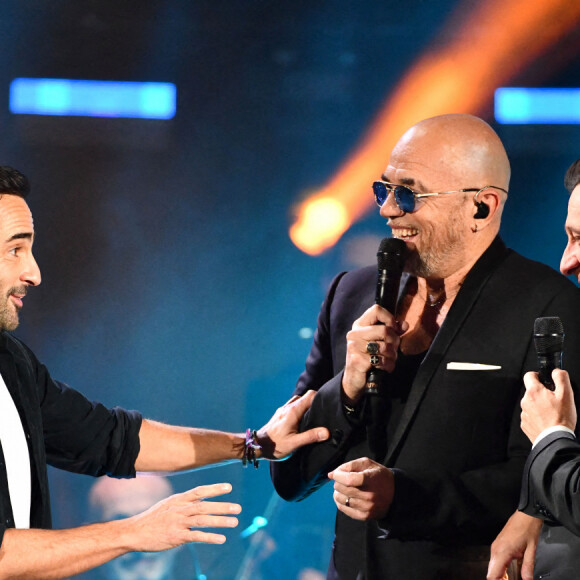 Exclusif - Florent Peyre, Pascal Obispo et Laurent Gerra - Enregistrement de l'émission "Un soir à Monaco avec Laurent Gerra" sur la scène de la salle des Etoiles du Monte-Carlo Sporting à Monaco, diffusée le 18 décembre 2021 à 21h05. © Bruno Bebert / Bestimage 