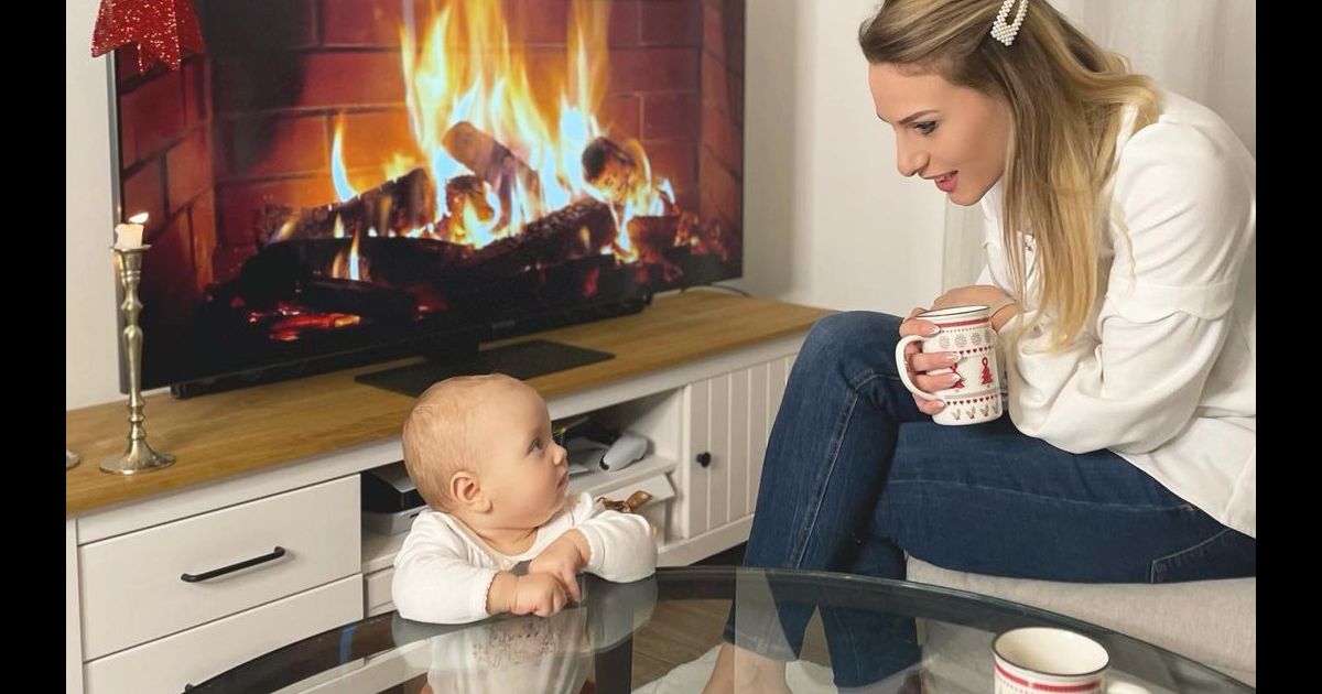 Camille Santoro de Familles nombreuses avec sa fille Alba Purepeople