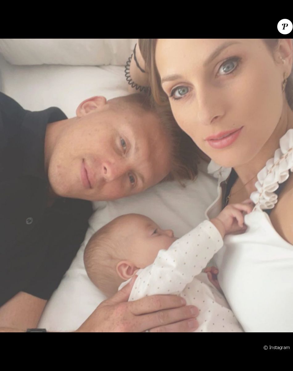 Camille et Nicolas Santoro de "Familles nombreuses" avec leur fille Alba