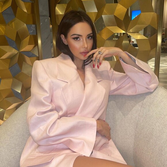 Nabilla, comblée d'amour par son mari Thomas Vergara et leur fils Milann.