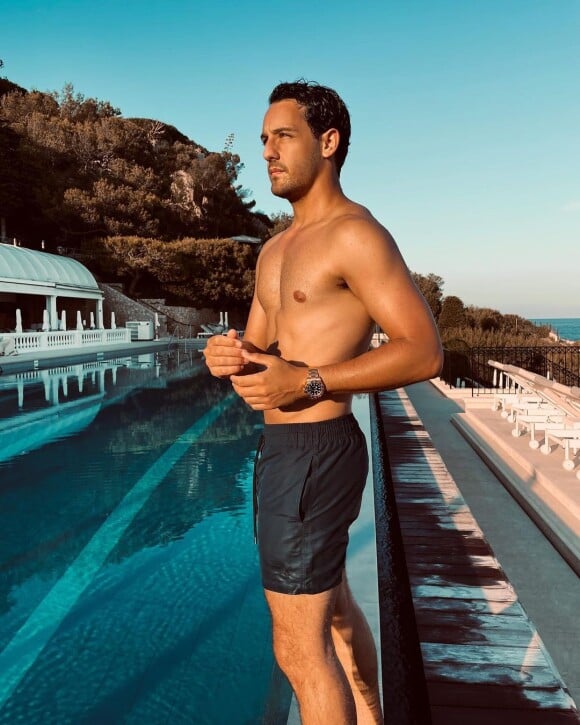 Diego El Glaoui, compagnon d'Iris Mittenaere, prend la pose sur Instagram.