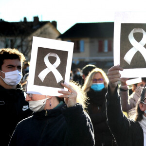 La famille et les proches se sont réunis pour une marche blanche en hommage à Delphine Jubillar, l'infirmière de 33 ans, disparue il y a un an, à Cagnac-les-Mines. Le 19 décembre 2021 © Patrick Bernard / Bestimage