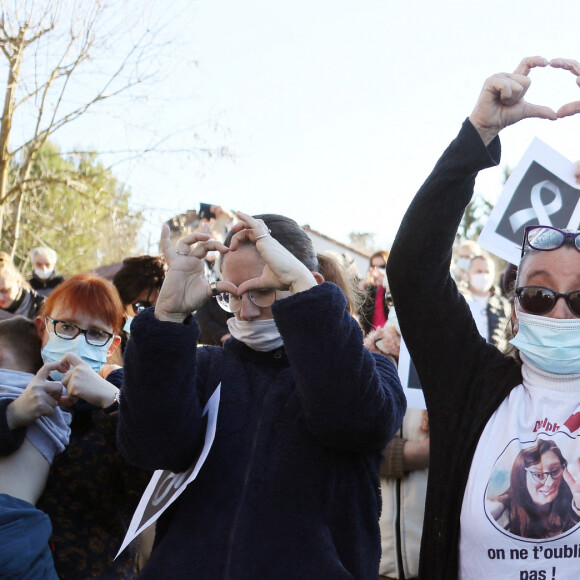 La famille et les proches se sont réunis pour une marche blanche en hommage à Delphine Jubillar, l'infirmière de 33 ans, disparue il y a un an, à Cagnac-les-Mines. Le 19 décembre 2021 © Patrick Bernard / Bestimage