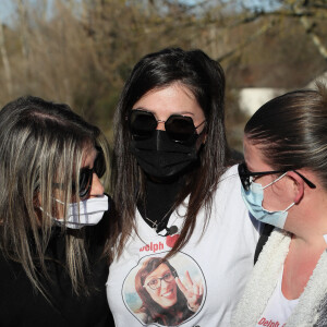 La famille et les proches se sont réunis pour une marche blanche en hommage à Delphine Jubillar, l'infirmière de 33 ans, disparue il y a un an, à Cagnac-les-Mines. Le 19 décembre 2021 © Patrick Bernard / Bestimage