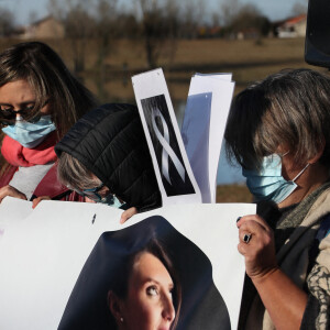 La famille et les proches se sont réunis pour une marche blanche en hommage à Delphine Jubillar, l'infirmière de 33 ans, disparue il y a un an, à Cagnac-les-Mines. Le 19 décembre 2021 © Patrick Bernard / Bestimage