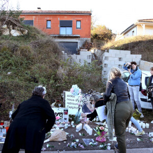 La famille et les proches se sont réunis pour une marche blanche en hommage à Delphine Jubillar, l'infirmière de 33 ans, disparue il y a un an, à Cagnac-les-Mines. Le 19 décembre 2021 © Patrick Bernard / Bestimage