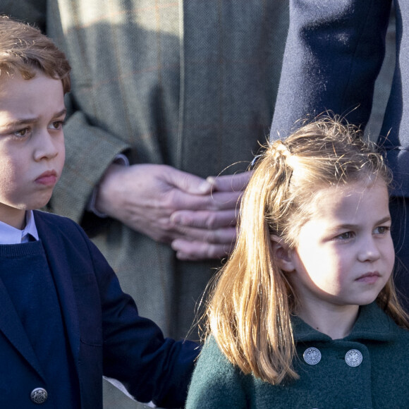 Le prince George de Cambridge et la princesse Charlotte de Cambridge lors de la messe de Noël en l'église Sainte-Marie-Madeleine à Sandringham au Royaume-Uni, le 25 décembre 2019.