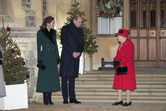 Kate Middleton, duchesse de Cambridge, le prince William, duc de Cambridge, la reine Elisabeth II d'Angleterre - La famille royale se réunit devant le chateau de Windsor pour remercier les membres de l'Armée du Salut et tous les bénévoles qui apportent leur soutien pendant l'épidémie de coronavirus (COVID-19) et à Noël le 8 décembre 2020.