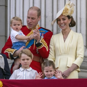 Le prince William, duc de Cambridge, et Catherine (Kate) Middleton, duchesse de Cambridge, le prince George de Cambridge la princesse Charlotte de Cambridge et le prince Louis de Cambridge  au balcon du palais de Buckingham lors de la parade Trooping the Colour 2019, célébrant le 93ème anniversaire de la reine Elisabeth II, Londres, le 8 juin 2019.