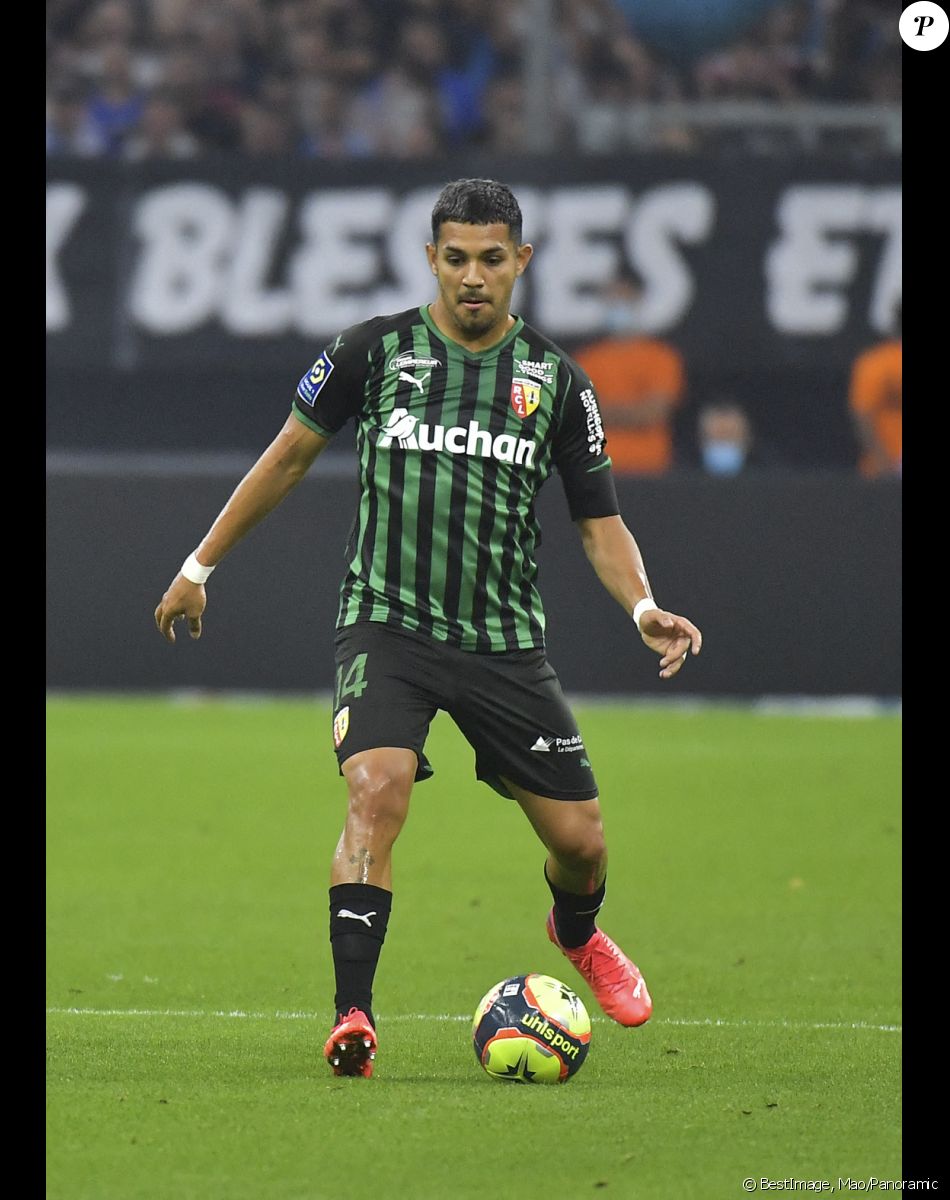Facundo Medina lors du match de football Ligue 1 Uber Eats opposant l'Olympique Marseille (OM) au RC Lens au stade Vélodrome à Marseille, France, le 26 septembre 2021. Lens a gagné 3-2. © Mao/Panoramic/Bestimage