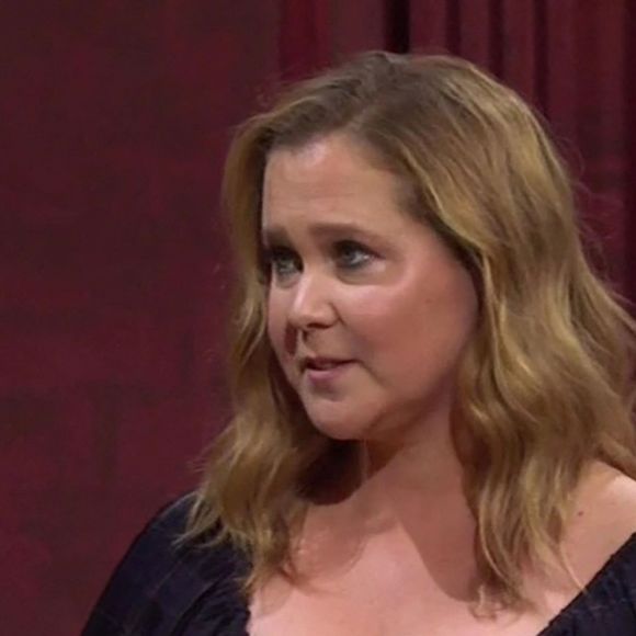Amy Schumer - Kim Kardahian parodie l'émission de TV réalité "The Bachelorette" sur le plateau de l'émission "Saturday Night Live" (SNL), le 9 octobre 2021.