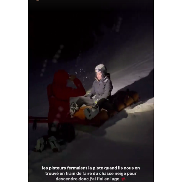 EnjoyPhoenix raconte sa mésaventure survenue en plein séjour de ski en Suisse, sur Instagram le 27 décembre 2021.
