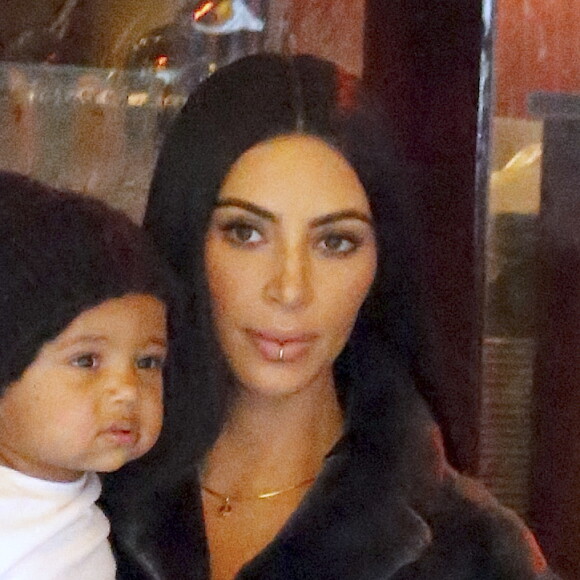 Kim Kardashian est allée déjeuner au restaurant Cipriani avec ses enfants North, Saint et son meilleur ami Jonathan Cheban à New York. Le 1er février 2017.