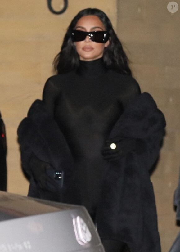 Kim Kardashian a dîné avec sa mère Kris Jenner et son compagnon Corey Gamble au restaurant Nobu à Malibu le 9 décembre 2021.