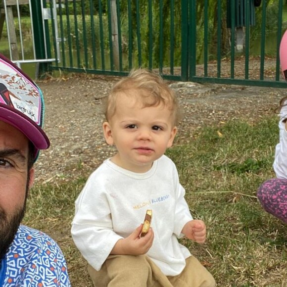 Laurent Ournac avec Capucine et Léon, juin 2020.
