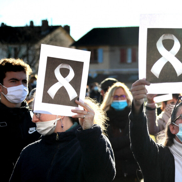 La famille et les proches se sont réunis pour une marche blanche en hommage à Delphine Jubillar, l'infirmière de 33 ans, disparue il y a un an, à Cagnac-les-Mines. Le 19 décembre 2021 © Patrick Bernard / Bestimage