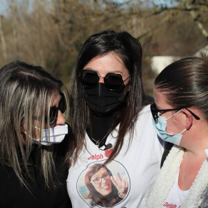 La famille et les proches se sont réunis pour une marche blanche en hommage à Delphine Jubillar, l'infirmière de 33 ans, disparue il y a un an, à Cagnac-les-Mines. Le 19 décembre 2021 © Patrick Bernard / Bestimage