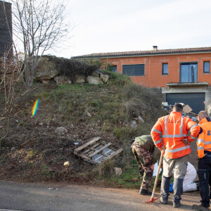 La maison en construction de Delphine Jubillar (Aussaguel) , disparue sans laisser de traces depuis le 16 décembre 2020 à Cagnac les Mines dans le Tarn. Un gendarme et une équipe du service des eaux ont mené des investigations pour chercher des traces dans le réseau raccordé à la maison. Le 7 janvier 2021  © Frédéric Maligne / Bestimage