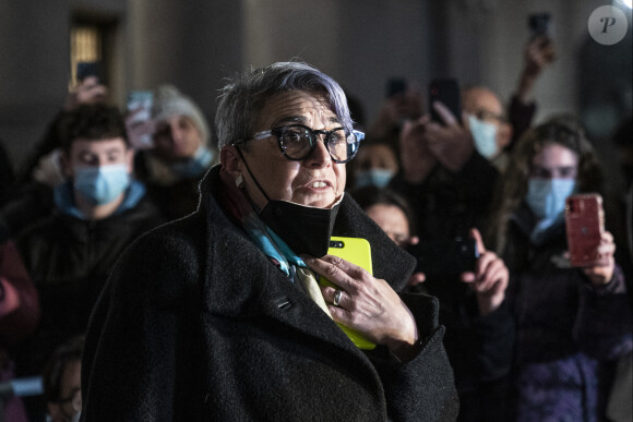 Bobbi Sternheim, avocate de la défense de Ghislaine Maxwell, fait une déclaration à la presse après que le tribunal ait reconnu Ghislaine Maxwell coupable de 5 des 6 chefs d'accusations le 29 décembre 2021. © Lev Radin/Pacific Press via ZUMA Press Wire / Bestimage