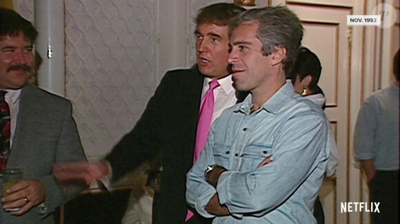 Jeffrey Epstein et Donald Trump. Extrait du documentaire de Netflix "Jeffrey Epstein : Filthy Rich", disponible sur la plateforme à partir du 27 mai 2020. Ce documentaire retrace le parcours du puissant milliardaire devenu délinquant sexuel, condamné en 2019.