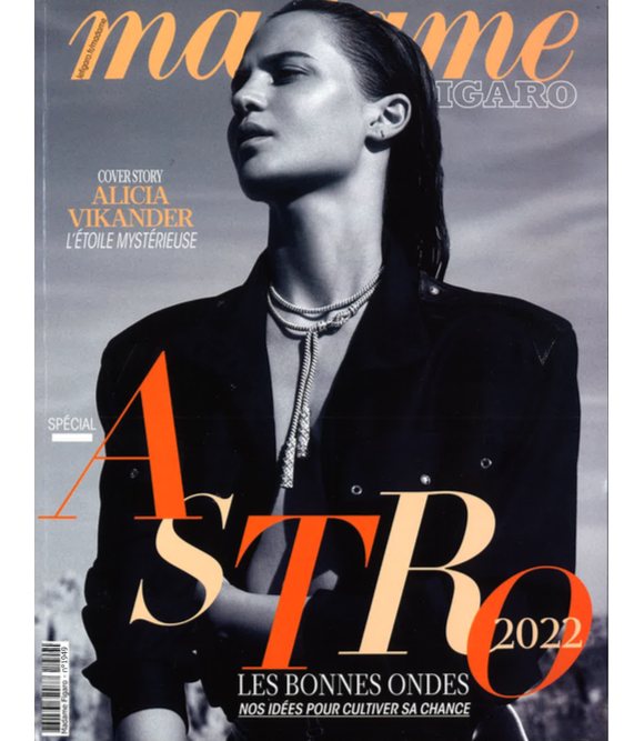 Alicia Vikander en couverture du magazine "Madame Figaro", le 31 décembre 2021.