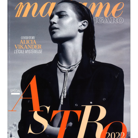 Alicia Vikander en couverture du magazine "Madame Figaro", le 31 décembre 2021.