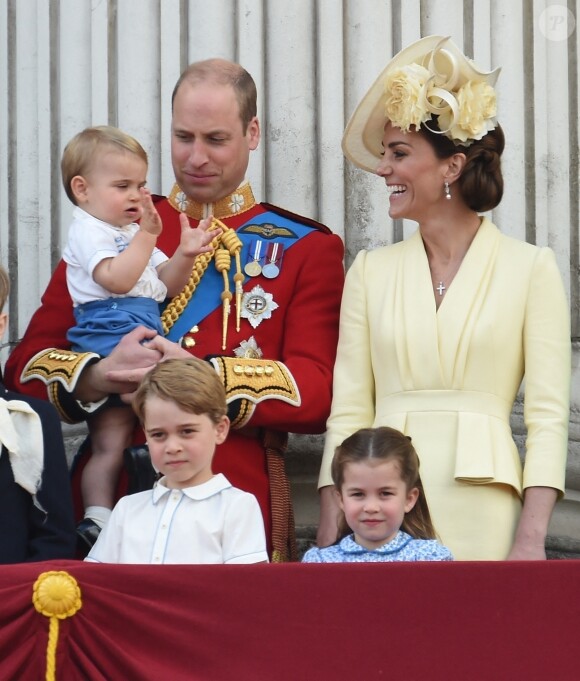 Le prince William, duc de Cambridge, et Catherine (Kate) Middleton, duchesse de Cambridge, le prince George de Cambridge, la princesse Charlotte de Cambridge, le prince Louis de Cambridge - La famille royale au balcon du palais de Buckingham lors de la parade Trooping the Colour 2019, célébrant le 93ème anniversaire de la reine Elisabeth II, Londres, le 8 juin 2019.