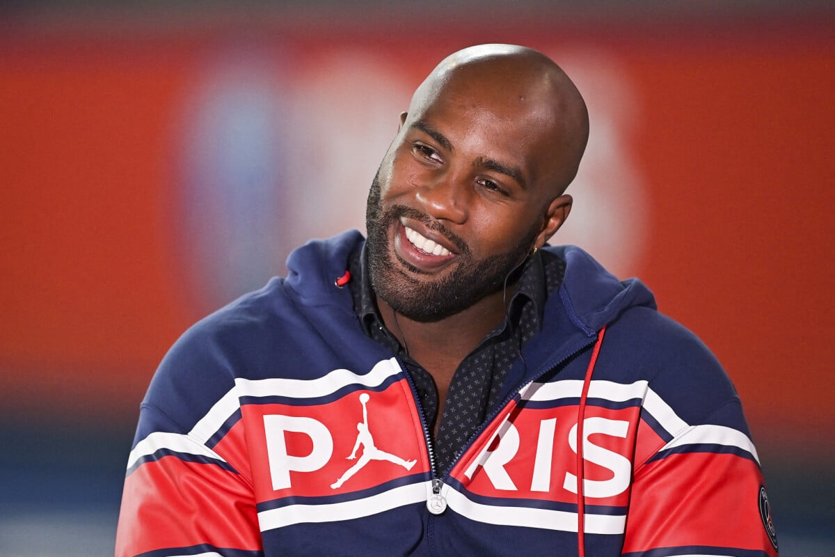 Photo Teddy Riner T.Riner donne le coup d'envoi du match et le PSG