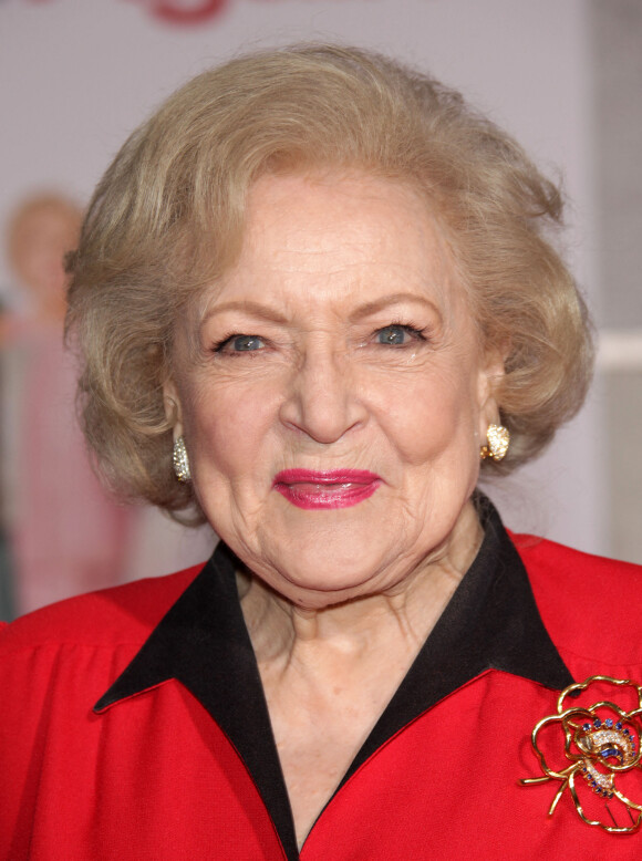 Archives : Betty White à la première du film "You Again" à Hollywood.