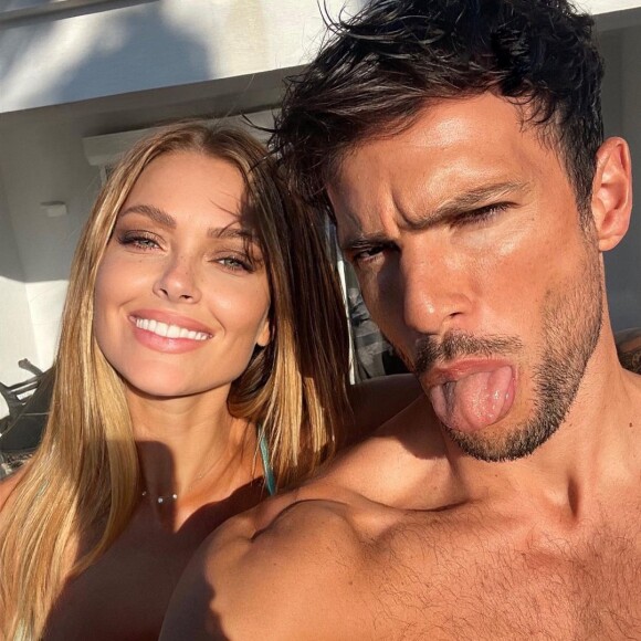 Caroline Receveur, ex-candidate de "Secret Story devenue business woman, comblée par son maro Hugo Philip et leur fils Marlon.