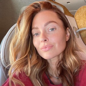 Caroline Receveur, ex-candidate de "Secret Story devenue business woman, comblée par son maro Hugo Philip et leur fils Marlon.