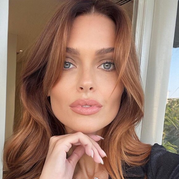 Caroline Receveur, ex-candidate de "Secret Story devenue business woman, comblée par son maro Hugo Philip et leur fils Marlon.