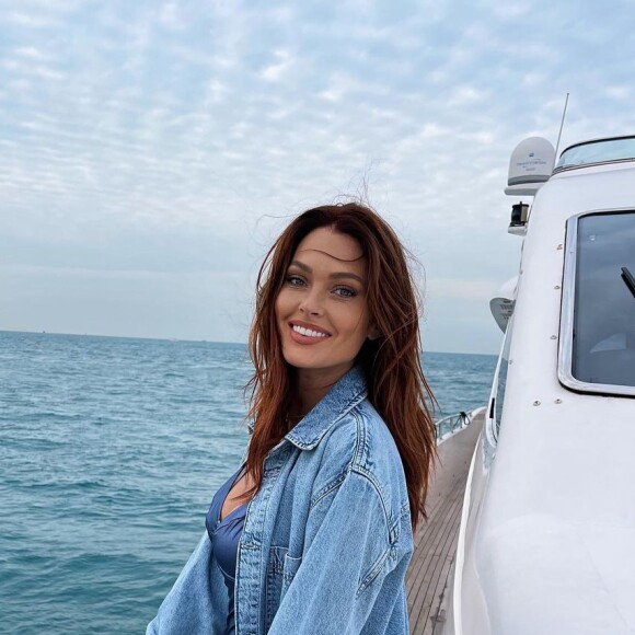 Caroline Receveur, ex-candidate de "Secret Story devenue business woman, comblée par son maro Hugo Philip et leur fils Marlon.