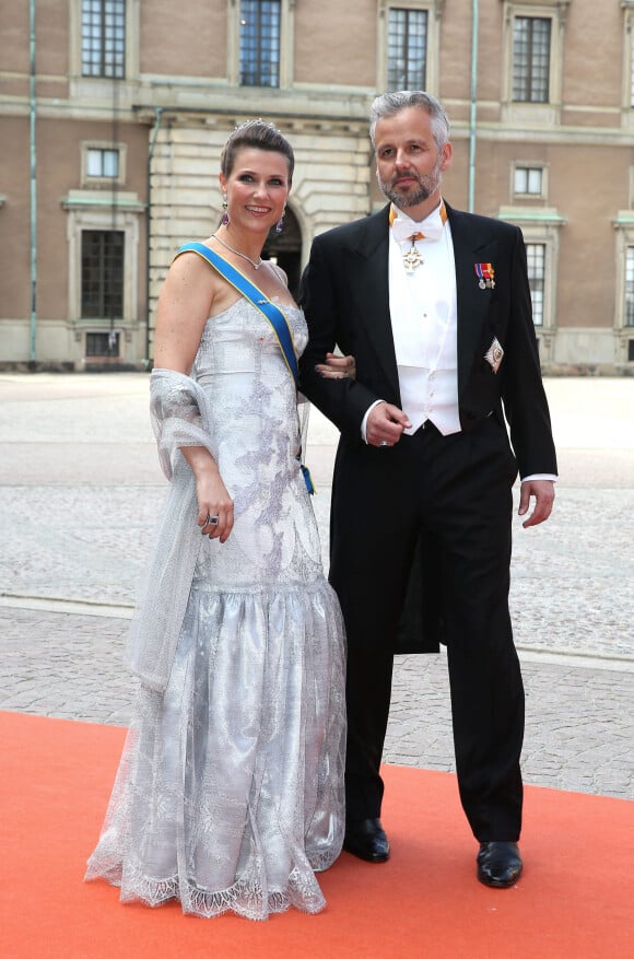 La princesse Martha Louise de Norvège et son mari Ari Behn - Arrivées au mariage de Carl Philip de Suède et Sofia Hellqvist à la chapelle du palais royal à Stockholm le 13 juin 2015
