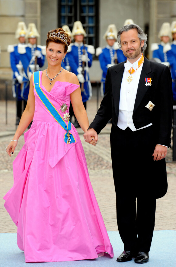 La princesse Martha Louise de Norvège et son mari Ari Behn au mariage de la princesse Victoria de Suède à Stockholm, en 2010.