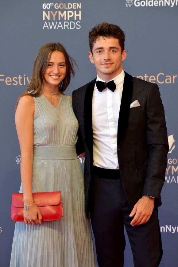 Charles Leclerc et Charlotte Siné lors du photocall de la cérémonie des Nymphes d'Or du 60ème festival de télévision de Monte Carlo au Grimaldi Forum à Monaco le 22 juin 2021.Cette année, beaucoup de lauréats seront présents en hologramme à cause des restrictions sanitaires © Bruno Bebert / Bestimage