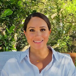 Meghan Markle présente son premier livre pour enfants "The Bench", illustré par C.Robinson et relatant la relation entre un père et son fils, vue par les yeux de sa mère. Los Angeles. Le 27 octobre 2021.