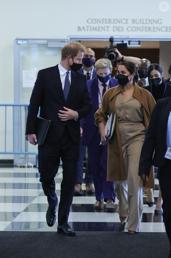 Le prince Harry, duc de Sussex et Meghan Markle arrivent au siège des Nations unies pour un rendez-vous avec Antonio Guterres (Secrétaire général des Nations unies) à New York, le 25 septembre 2021.