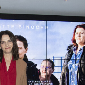 Juliette Binoche assiste à l'avant-première du film Ouistreham au cinéma UGC Ciné Cité Les Halles. Paris, le 6 janvier 2022.